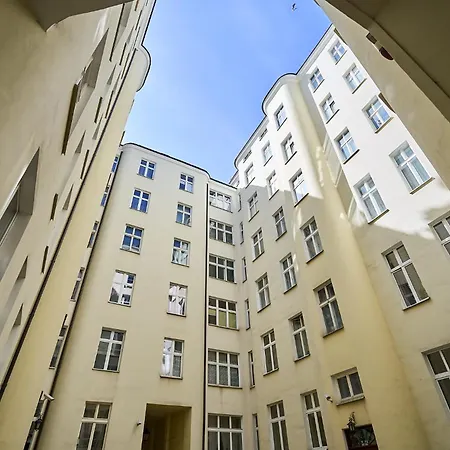 The Champagne Center Hoza Premium Apartman *